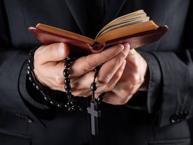 Sacerdote cuelga la sotana por amor. Foto: Getty Images