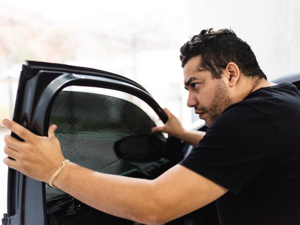 ¿Cuál es el valor de la multa en 2025 por portar en el carro vidrios polarizados prohibidos?