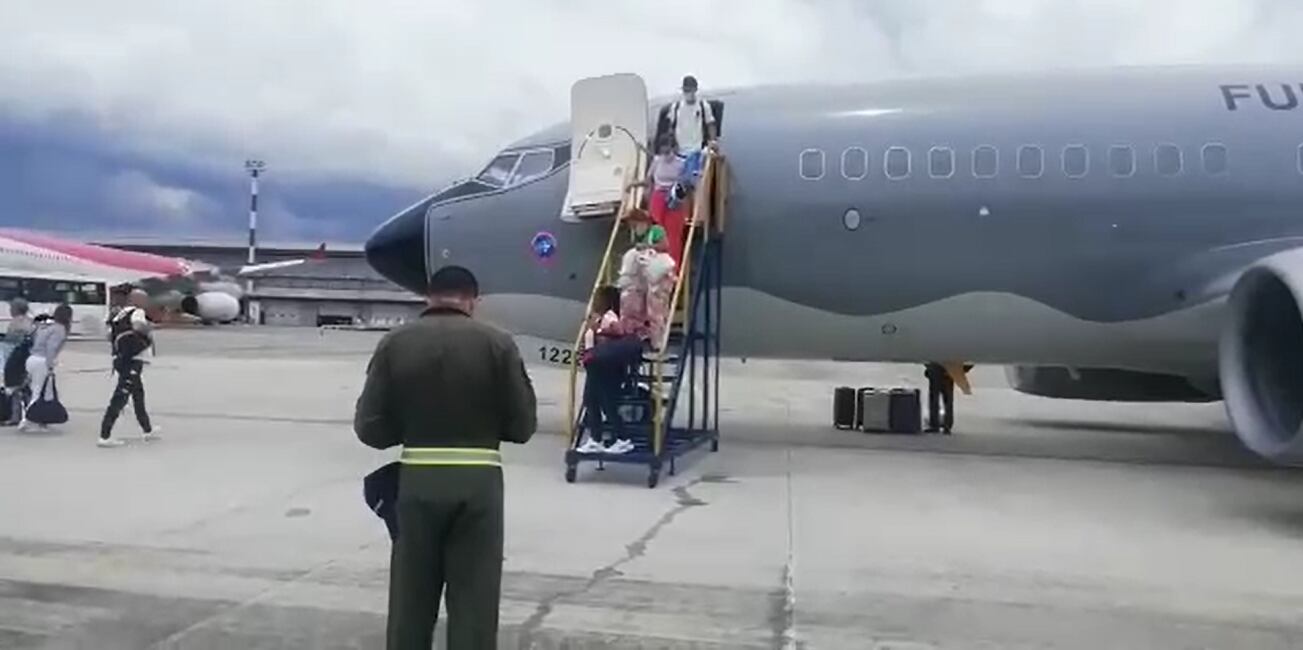 Pasajeros de Ultra Air llegan a Rionegro desde San Andrés, donde se encontraban varados. Foto: Sigue La W