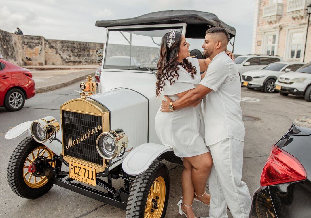 Alquile vehículos eléctricos, inspirados en coches antiguos, en Cartagena con Resmont Car