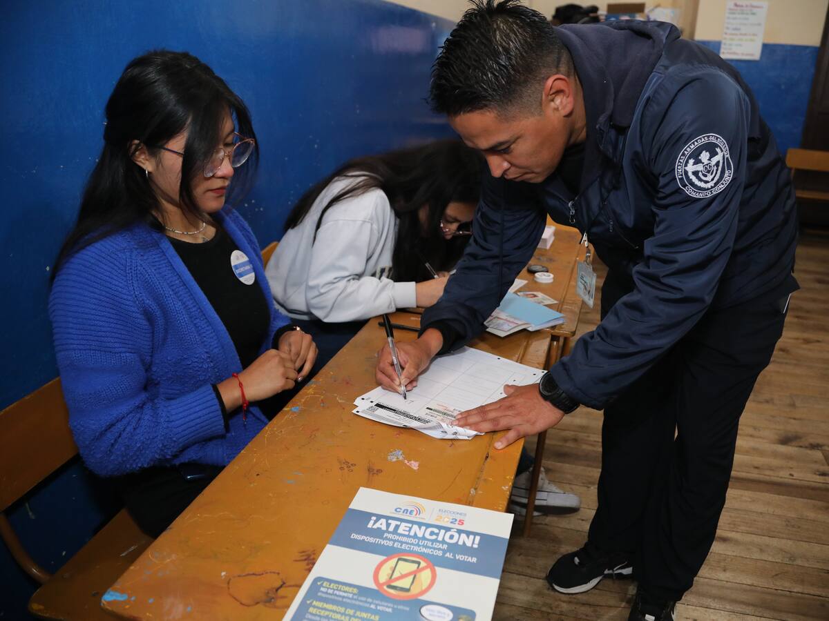 Empiezan las votaciones presidenciales en Ecuador: Noboa y González, los candidatos