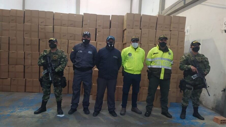 Esta mercancía de contrabando fue hallada en una bodega ubicada en el barrio Samper Mendoza del centro de la capital del país. Foto: Cortesía DIAN