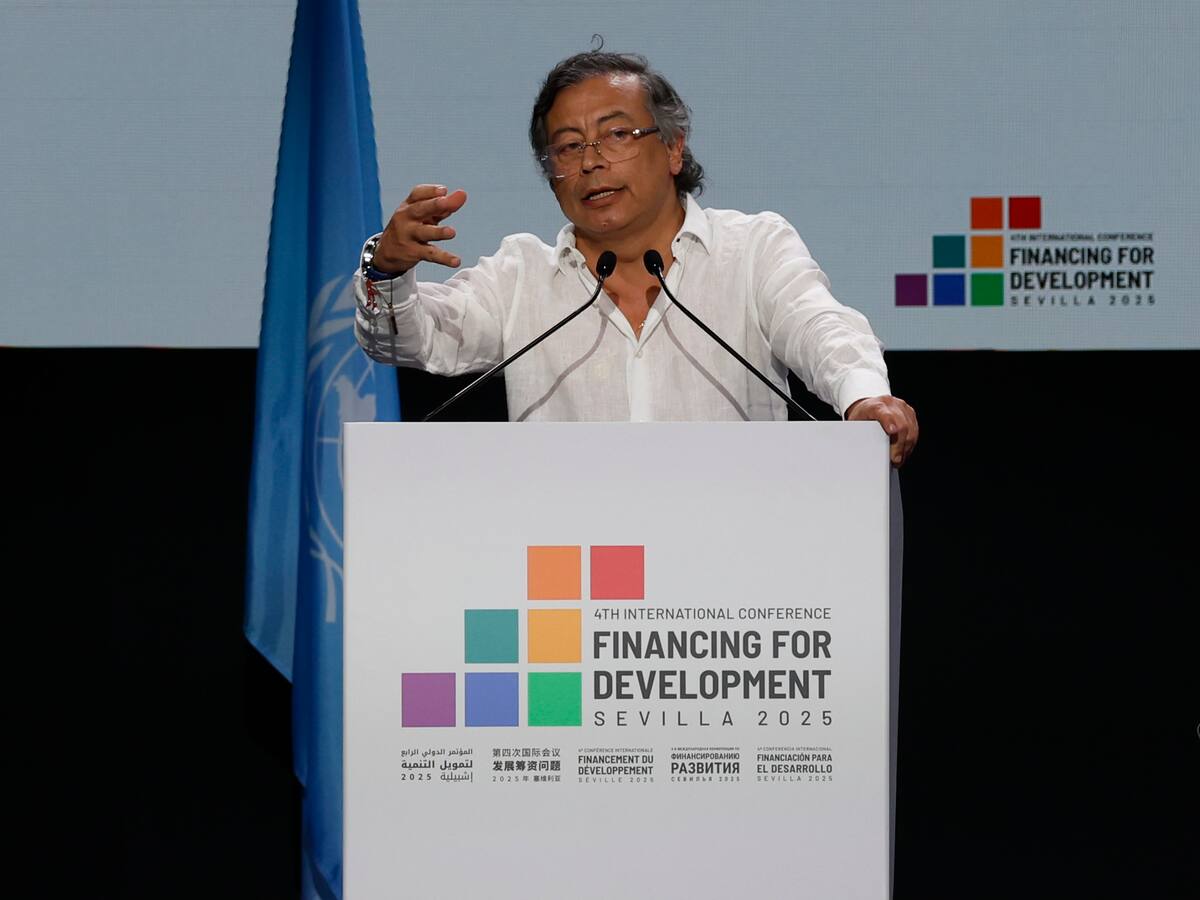 Presidente Petro cuestionó al FMI y aseguró que si no es capaz de estructurarse, se debe liquidar