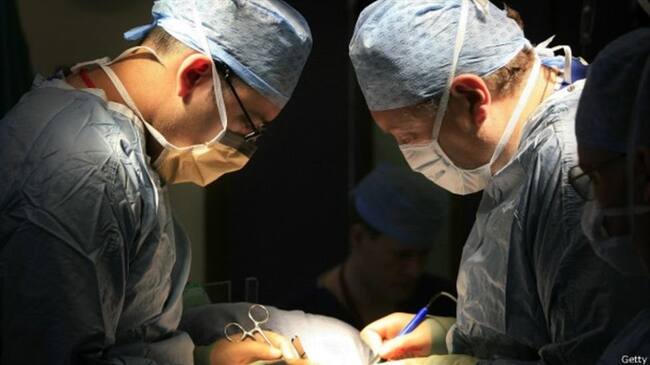 En 2012 tuvo lugar en Estados Unidos la cadena de donaciones más larga del mundo: 30 pacientes recibieron los riñones de 30 donantes desconocidos.. Foto: Getty Images