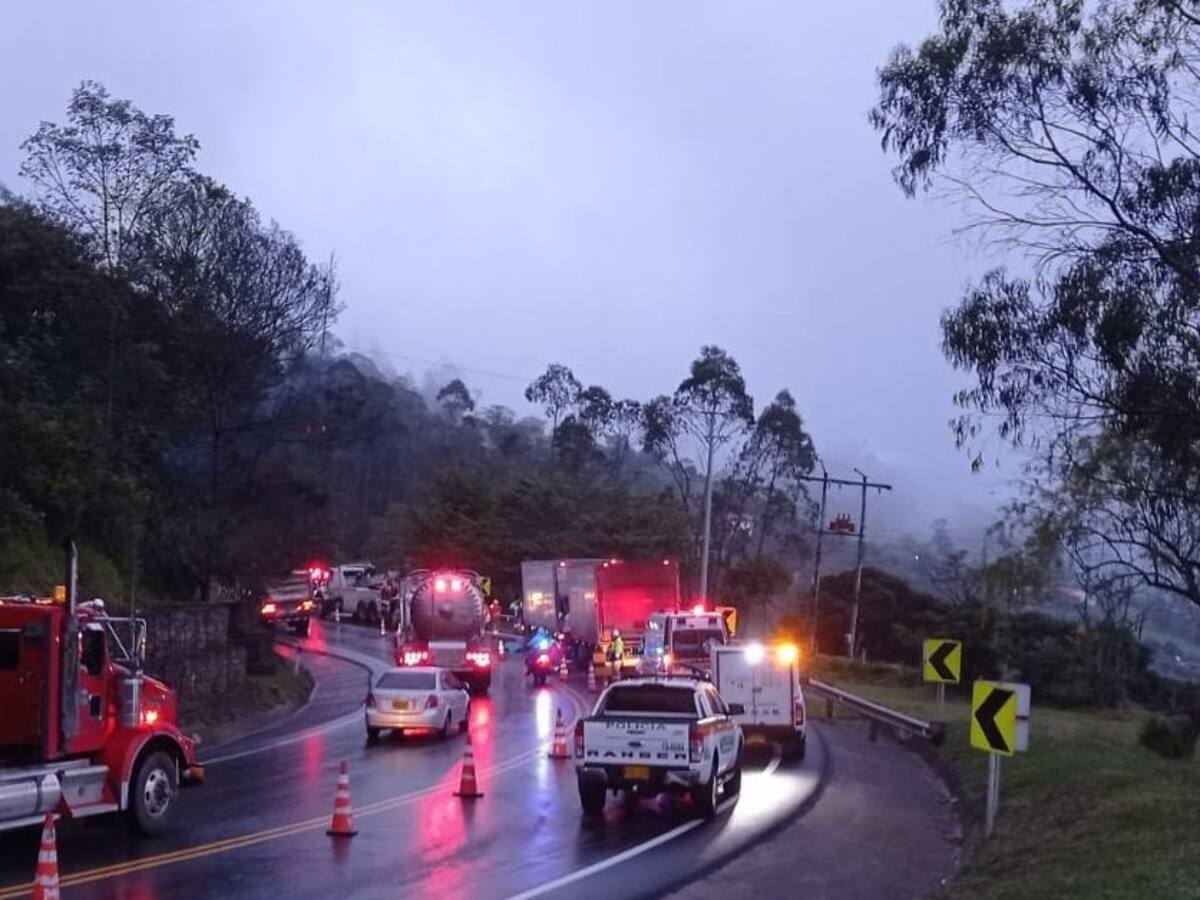 Accidente entre tres tractomulas terminó en la muerte de uno de los conductores