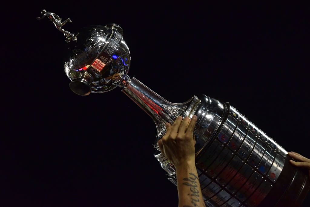 Trofeo Copa Libertadores. Foto: Amilcar Orfali/Getty Images.