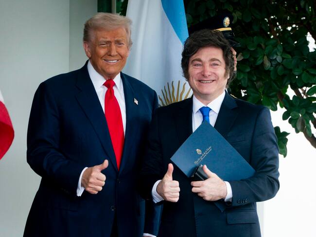 Javier Milei agradeció a Donald Trump el “apoyo” tras visita oficial y el auxilio financiero a Argentina. EFE/EPA/WILL OLIVER
