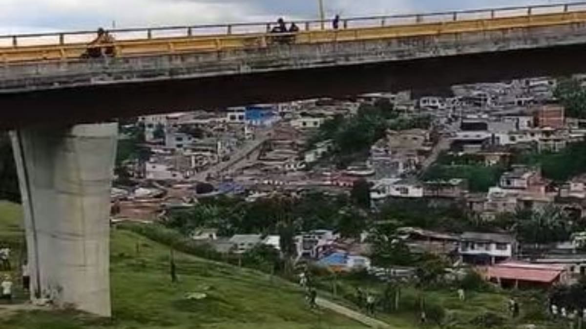 Accidente de bus en vía de La Línea deja al menos 9 personas muertas