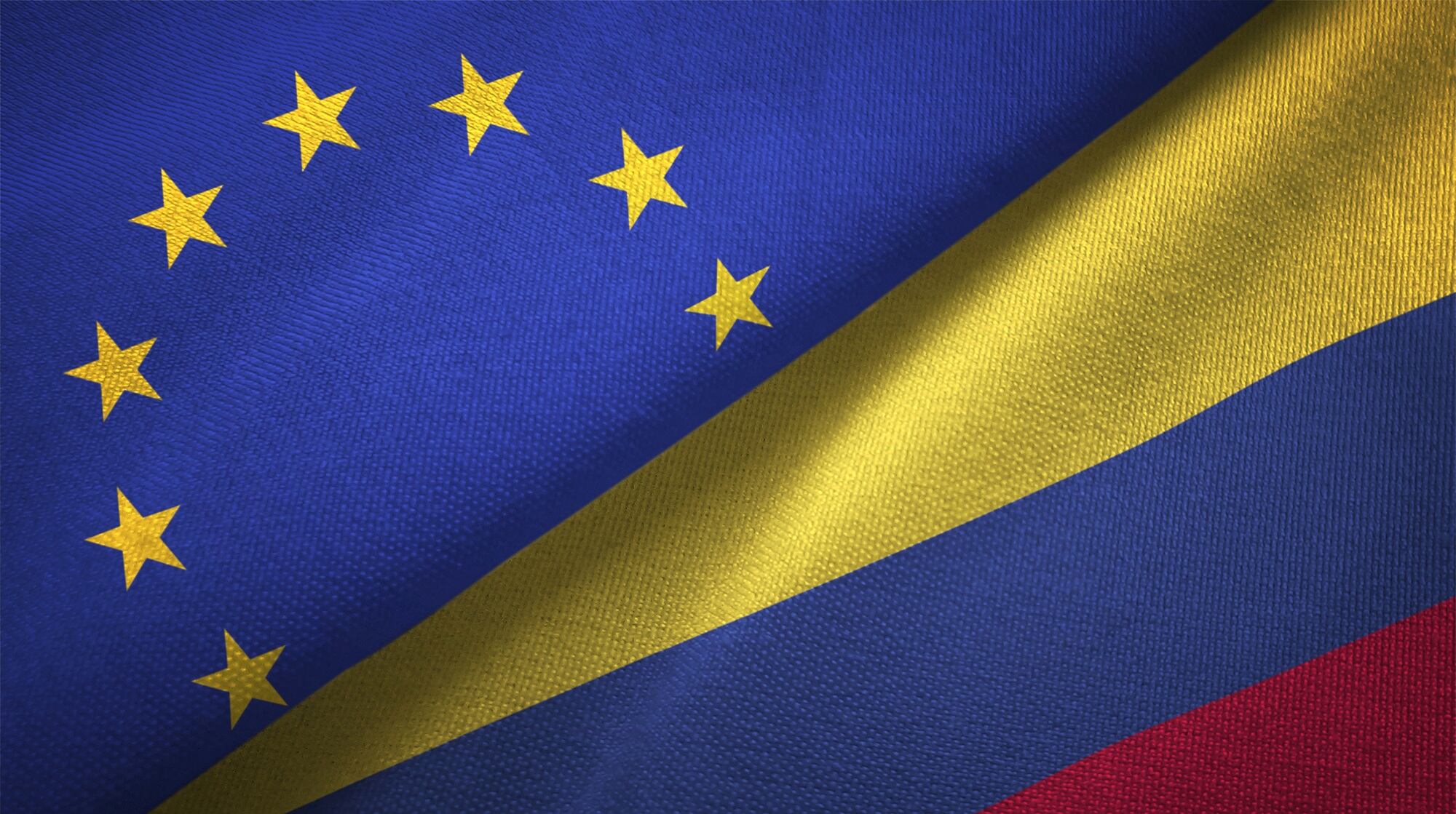 Banderas de la Unión Europea y Colombia. Foto: Getty Images