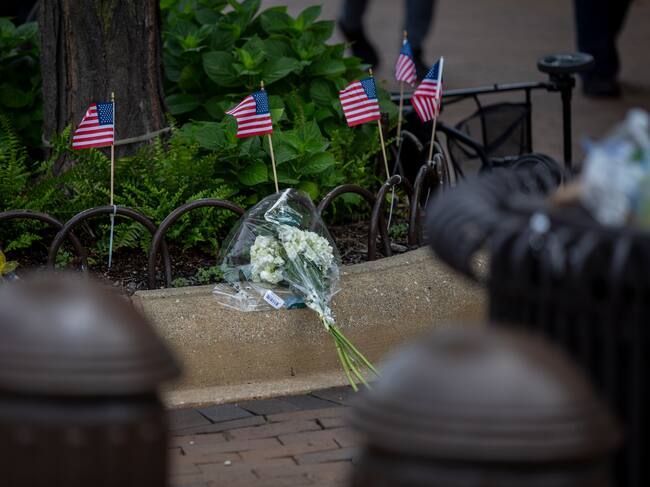 Ofrendas en el Highland Park, Illinois. Foto Getty Images