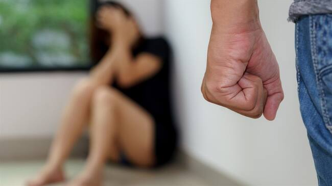 Según unas denuncias publicadas en la red social Facebook, el personero Carlos Fajardo habría amenazado de muerte a su expareja. Foto: Getty Images