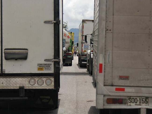 Desde el gremio camionero Fedetranscarga se reportó que gran parte de los bloqueos se registran en Valle de Cauca. Foto: Colprensa / ÁLVARO TAVERA