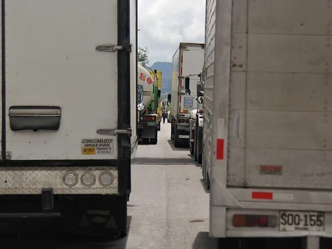 Desde el gremio camionero Fedetranscarga se reportó que gran parte de los bloqueos se registran en Valle de Cauca. Foto: Colprensa / ÁLVARO TAVERA