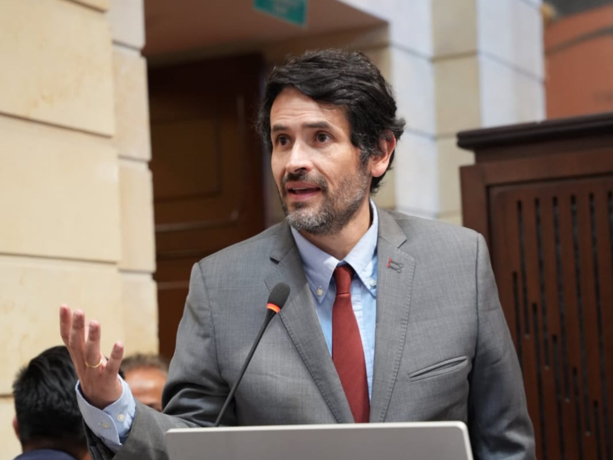 “Pusieron alfombra roja a lo peor de la política”: Losada sobre listas del Partido Liberal