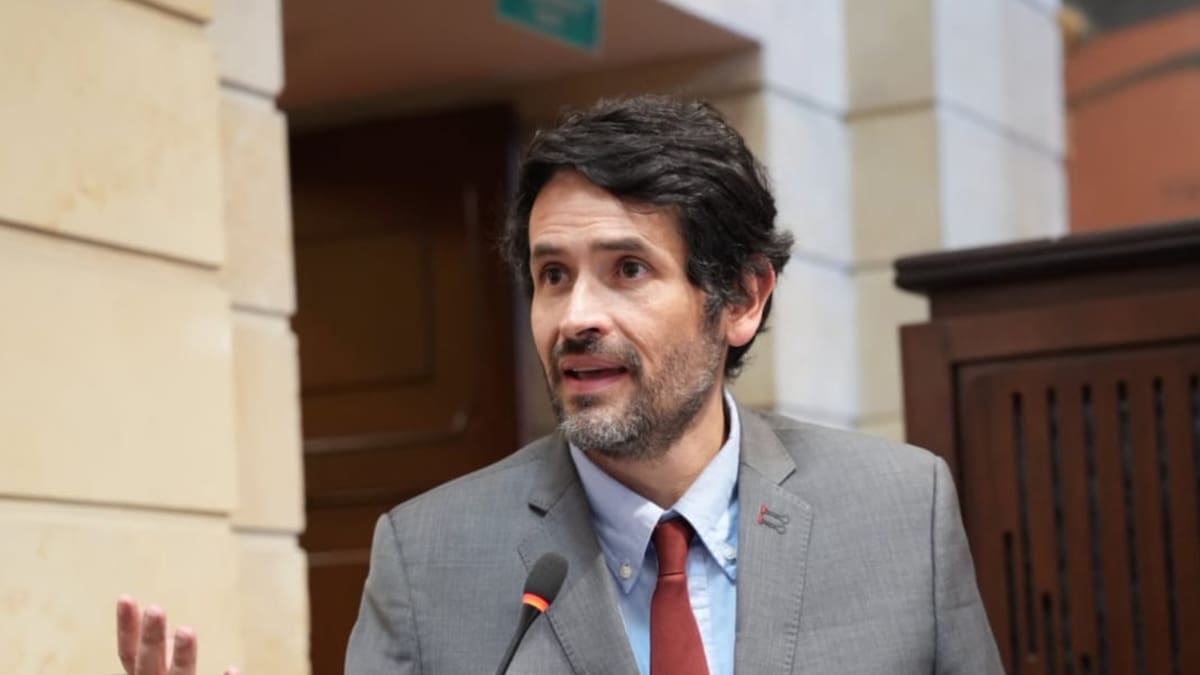 “Pusieron alfombra roja a lo peor de la política’: Losada sobre listas del Partido Liberal