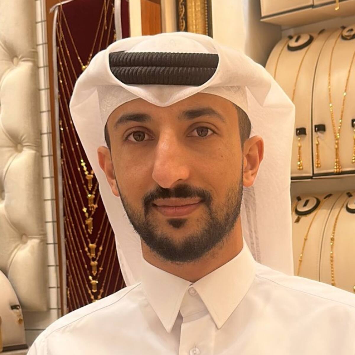 Los hombres en Qatar tienen prohibido usar el oro como joya, ¿por qué?