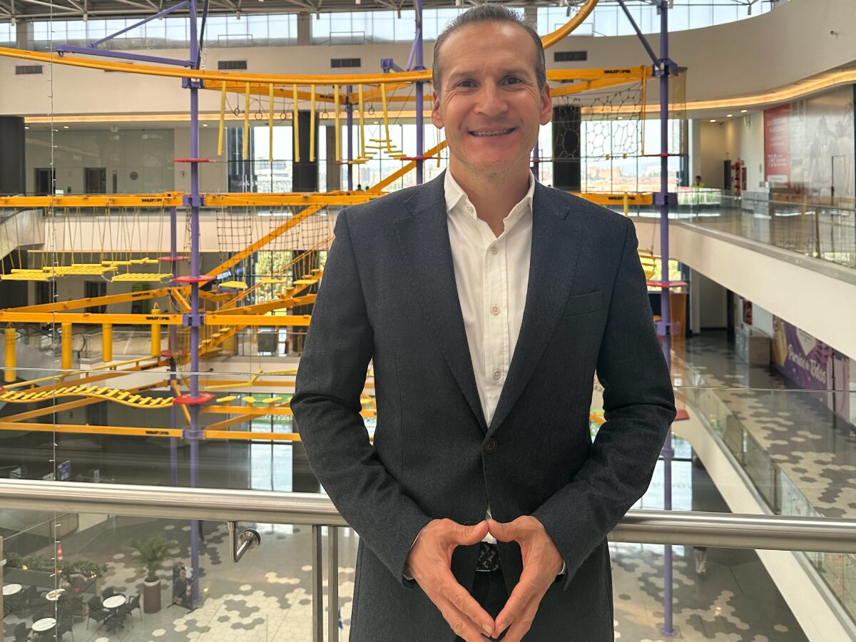 Alejandro se viene desempeñando como gerente general de El Edén Centro Comercial desde el mes de enero 2024.