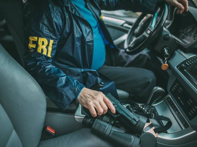 Imagen referencia de una agente del FBI