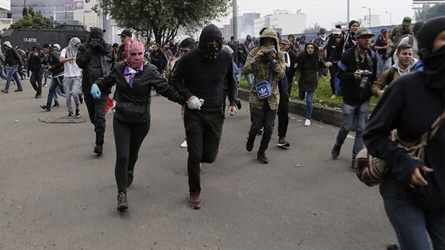 Disturbios entre estudiantes y fuerza pública durante las marchas. Foto: Colprensa