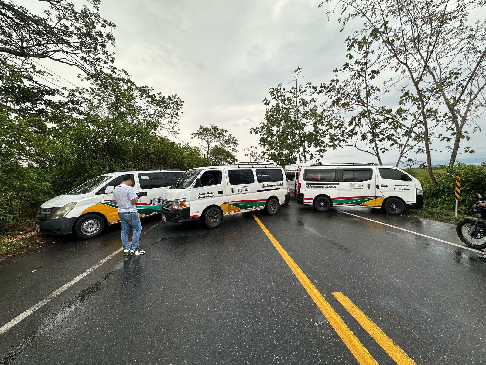 Transportadores intermunicipales bloquean vías de acceso a la ciudad de Montería. Foto: Policía.
