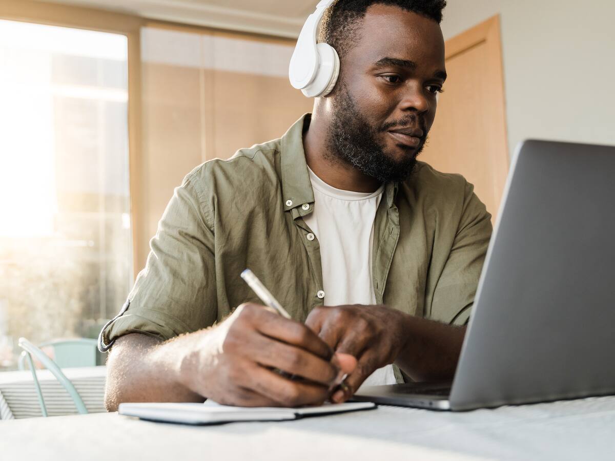 Universidad de los Andes lanzó 94 cursos gratuitos: así puede inscribirse