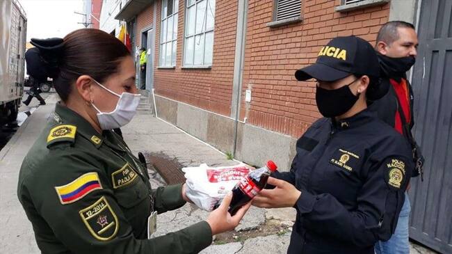 Denuncian sobrecostos en la compra de pollo asado para el Esmad durante el paro nacional. Foto: Cortesía Karen Bohórquez