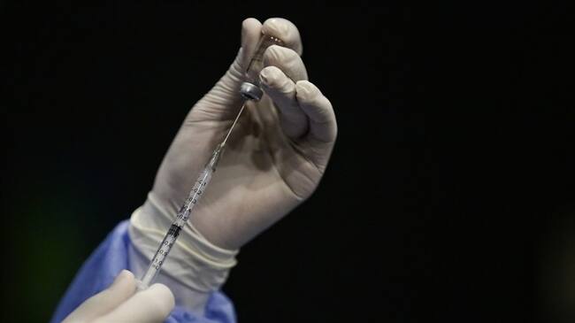 Diez millones de personas vacunas contra el COVID-19. Foto: Getty Images