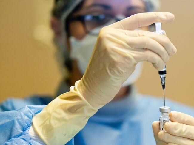 Las autoridades anunciaron que aplicarán las dosis en máximo un día y medio . Foto: Getty