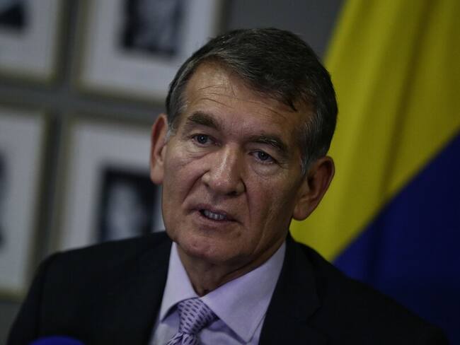 Servicios públicos esenciales de Estado no se pueden suspender: exministro de Trabajo por día cívico