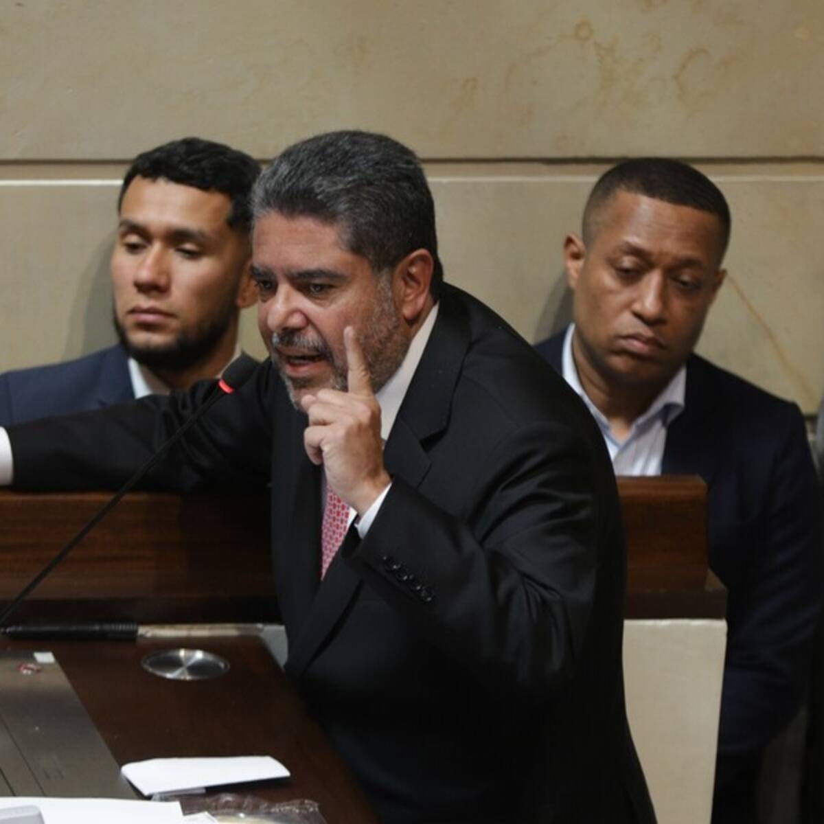 Iré de manera personal a recibir las denuncias: contralor sobre escándalo de Emcali