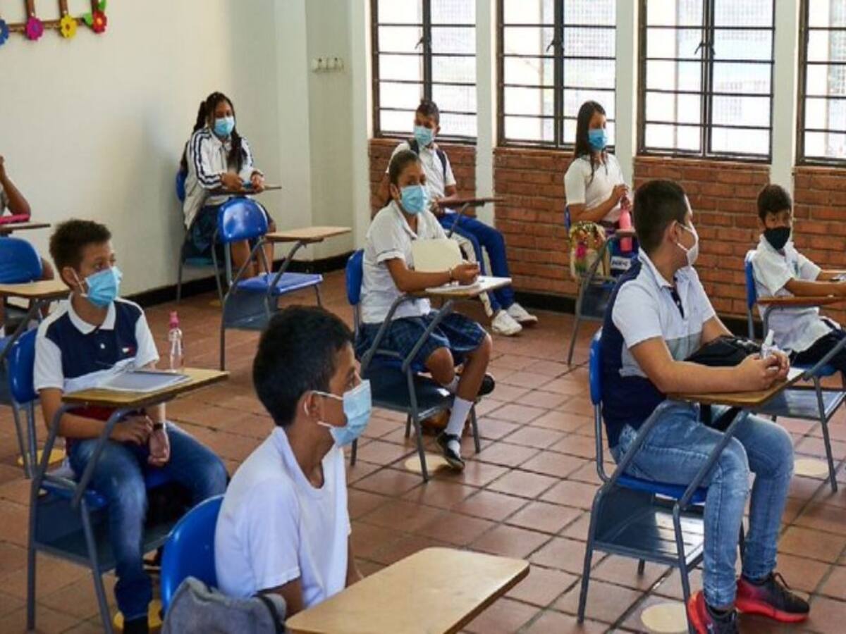 Al menos 300.000 estudiantes regresaron a la presencialidad en Santander