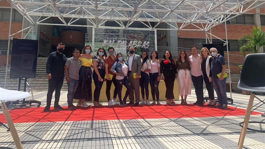 Colectivo de Jóvenes participantes del foro 'En Palabras de los Jóvenes' . Foto: Redacción W Radio