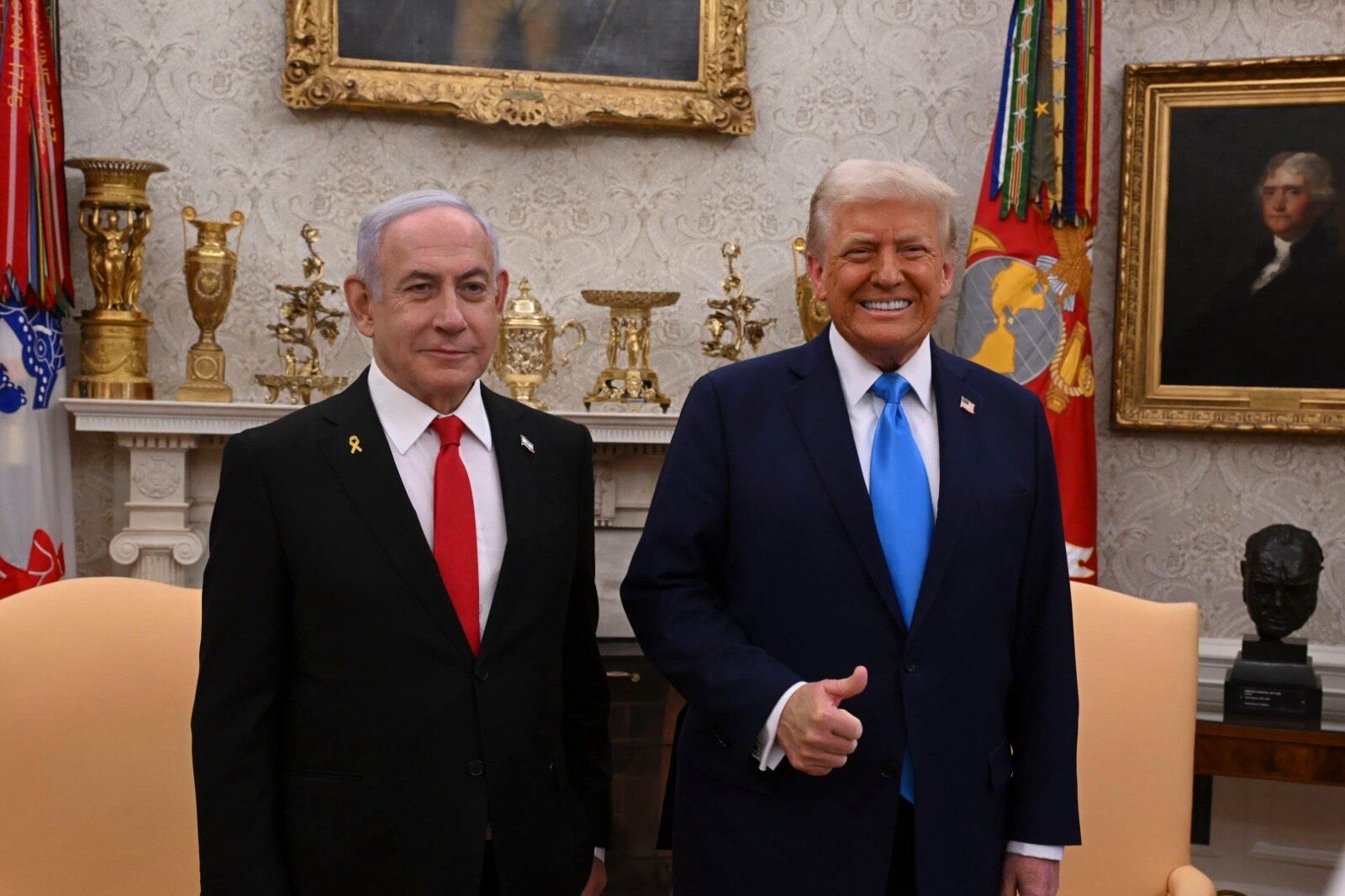 El presidente de Estados Unidos, Donald Trump junto a su homólogo israelí Bejamín Netanyahu, en el despacho Oval de la Casa Blanca. FOTO: EFE/ Avi Ohayon (GPO)