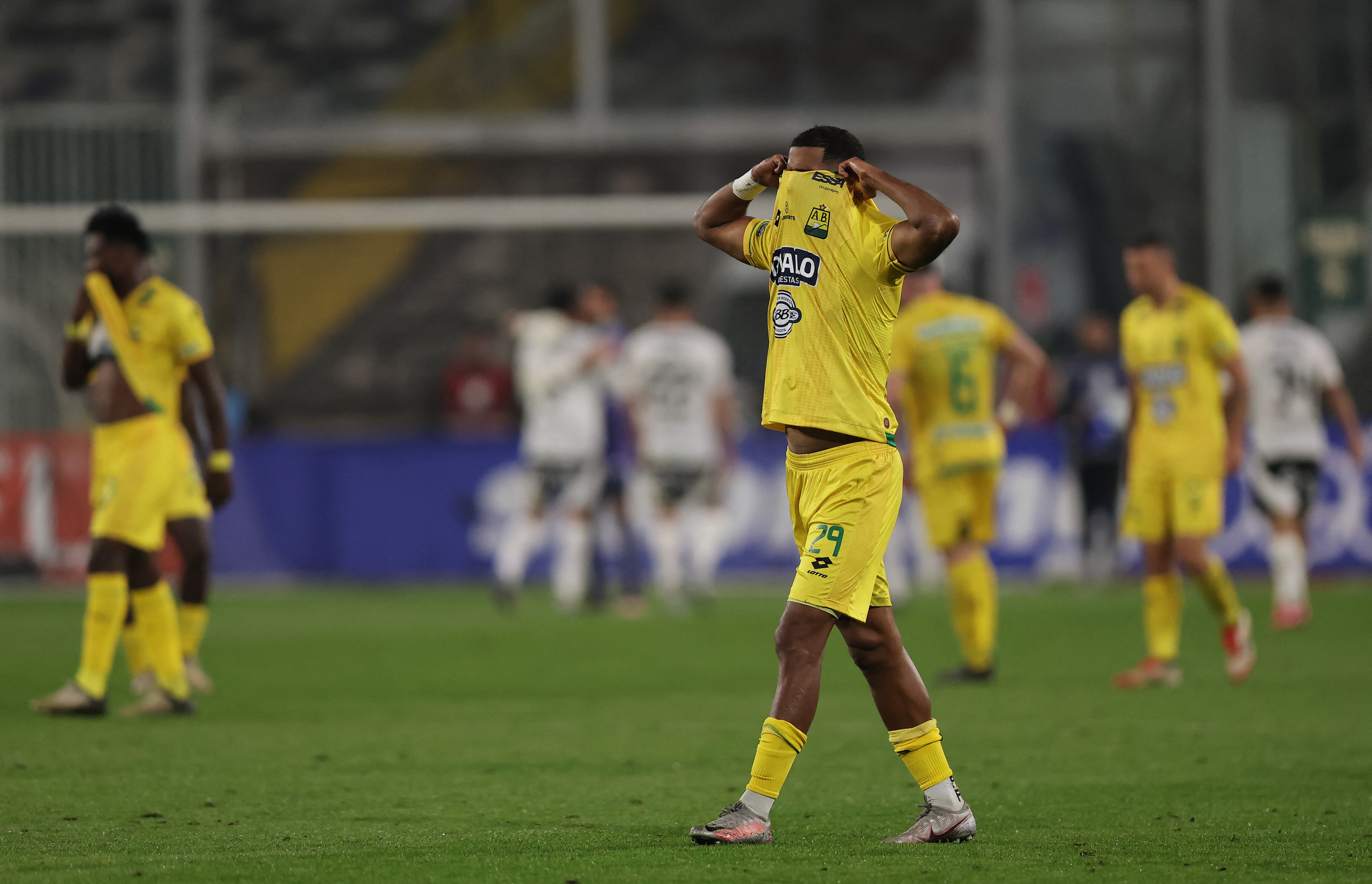 Atlético Bucaramanga perdió con Colo Colo en Copa Libertadores. (Photo by Javier TORRES / AFP)
