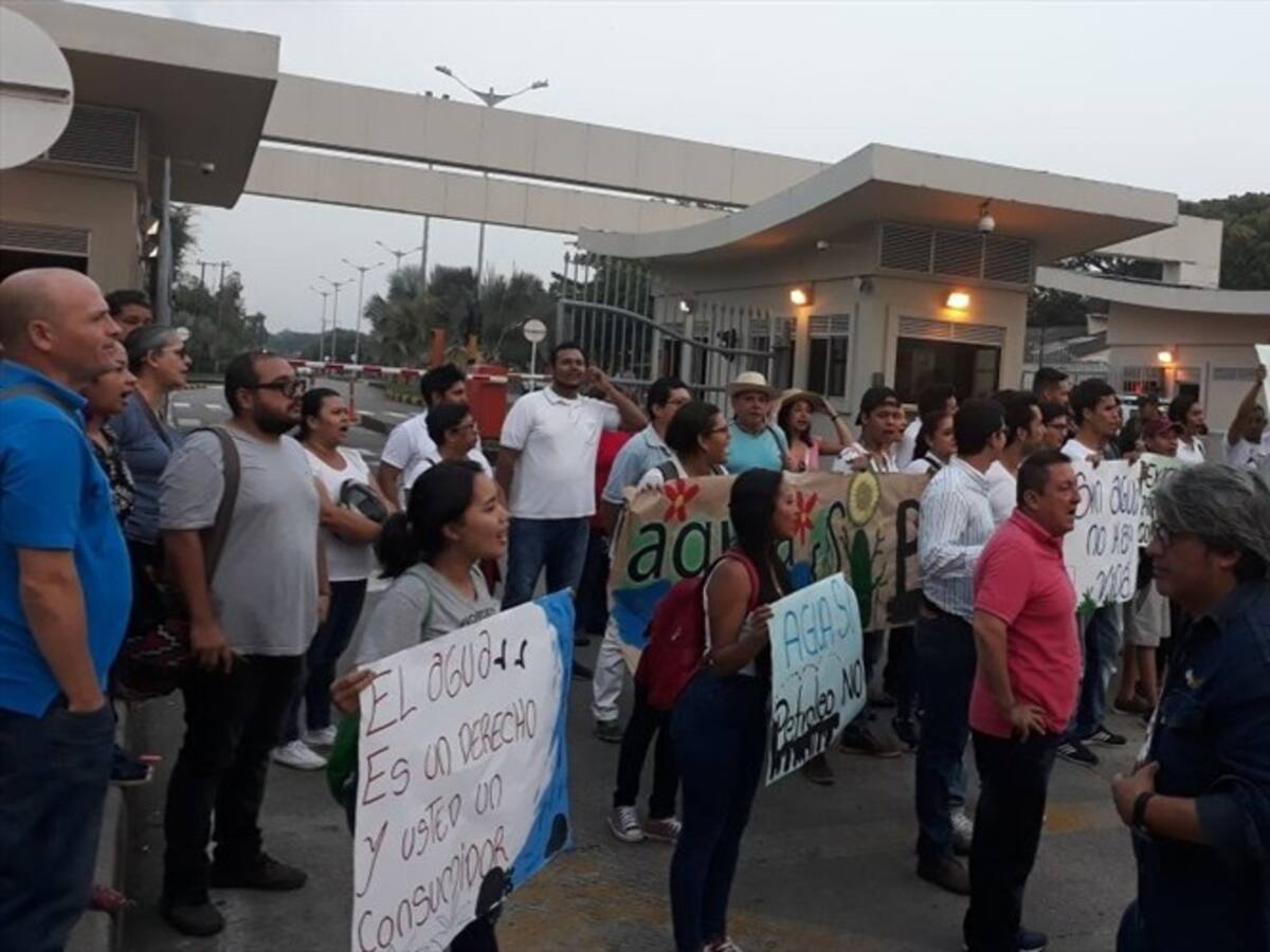 Comunidad protesta en refinería de Barrancabermeja por emergencia ambiental