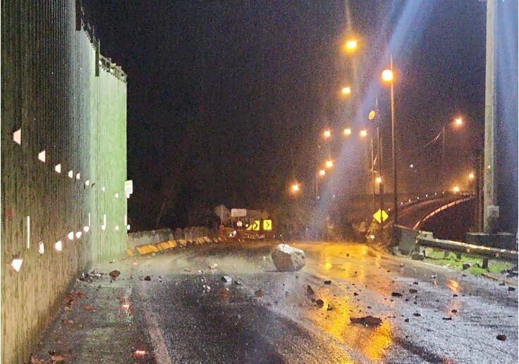 Cierre vía al Llano. Foto: Invias twitter.