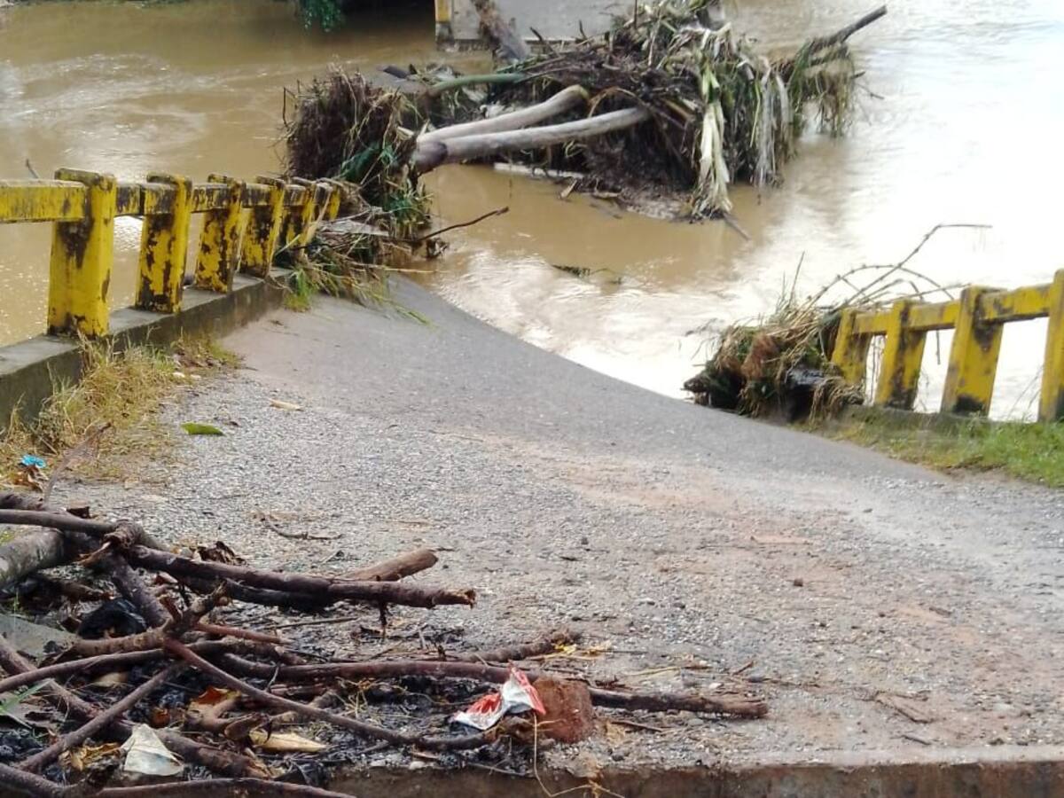 Córdoba: cerca de 12.000 campesinos están incomunicados por el colapso de un puente