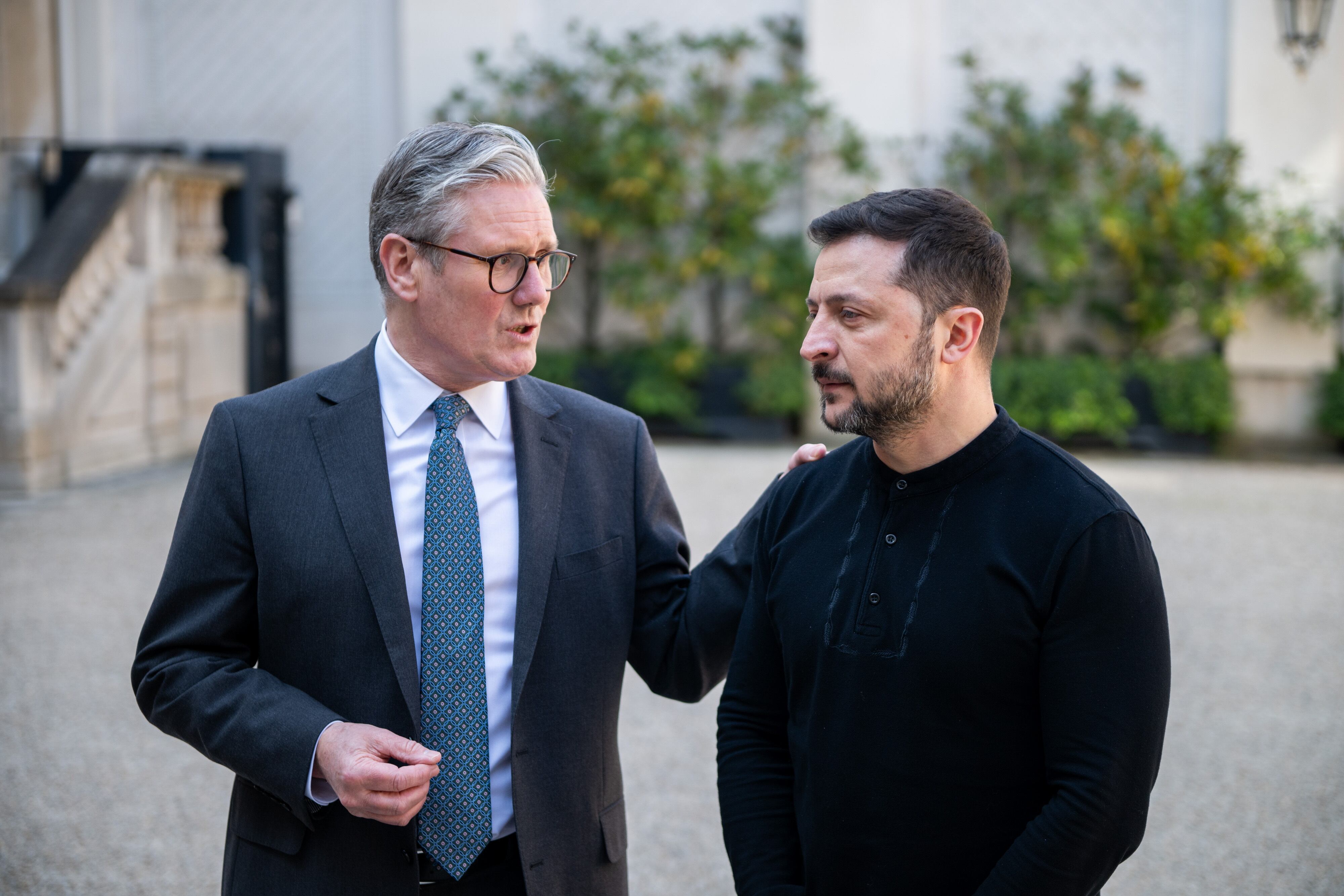 Keir Starmer y Volodímir Zelenski. FOTO: EFE/EPA/Benjamin Girette / POOL