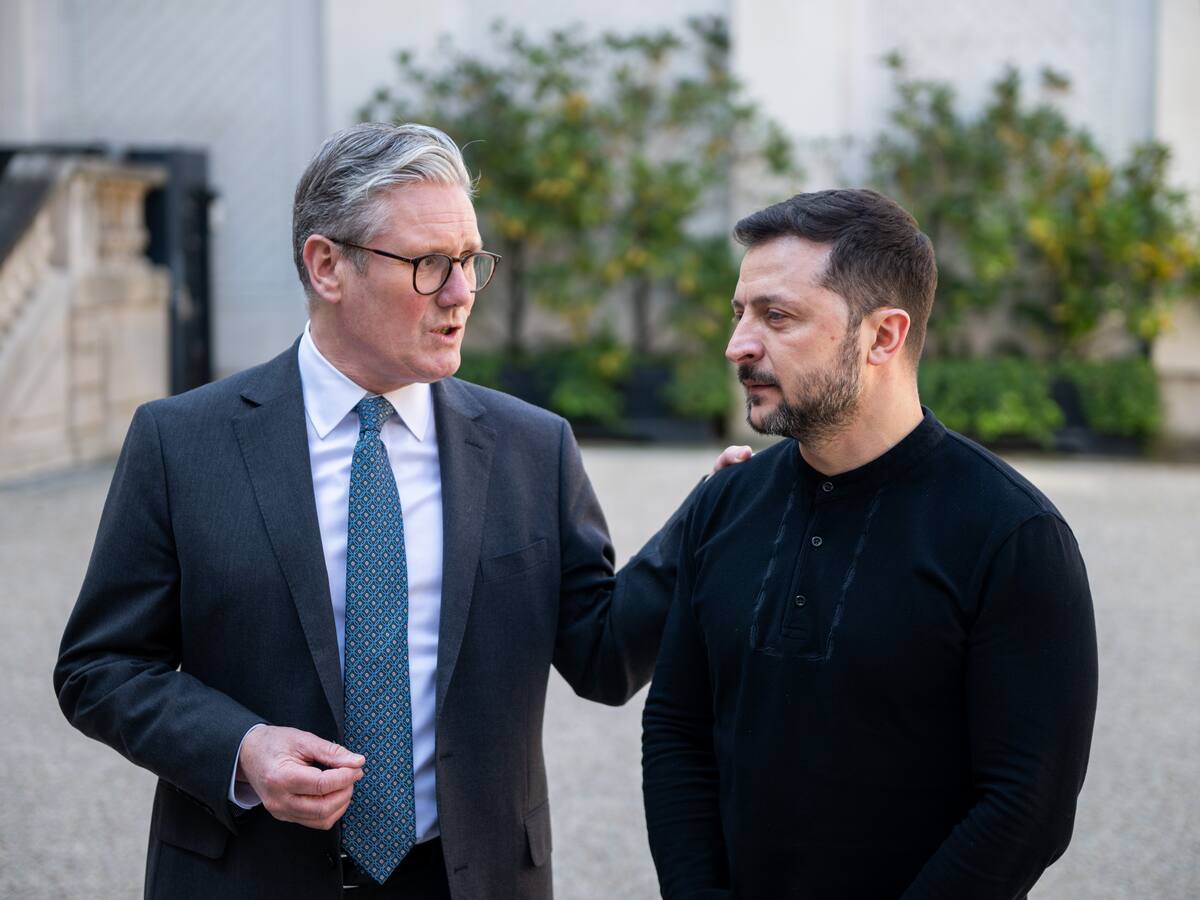 Starmer dijo a Zelenski que respalda utilizar los activos rusos inmovilizados para Ucrania