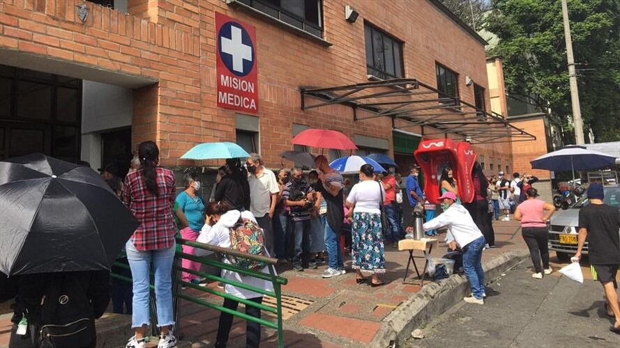 Vacunación contra el COVID-19 en Medellín. Foto: Cortesía Isabel Escobar