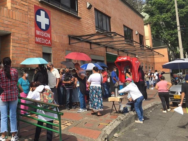 Vacunación contra el COVID-19 en Medellín. Foto: Cortesía Isabel Escobar