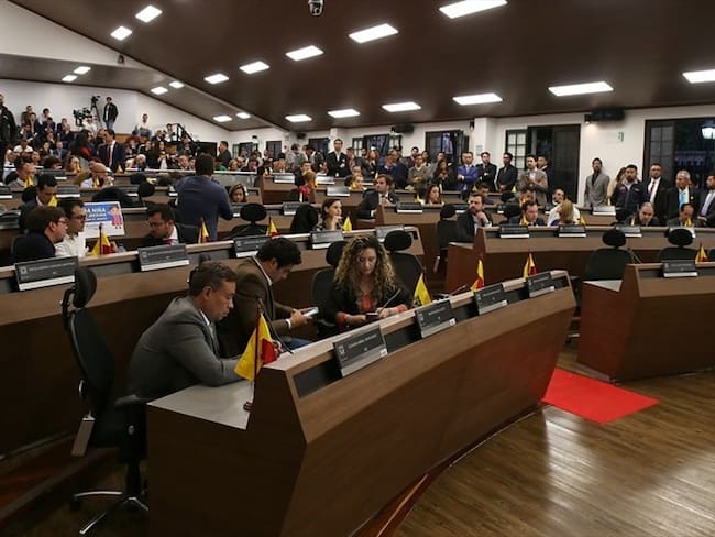 Con 26 votos en sesión plenaria, el Concejo de Bogotá eligió como nuevo contralor al abogado Andrés Castro Franco. Foto: Colprensa / ÁLVARO TAVERA