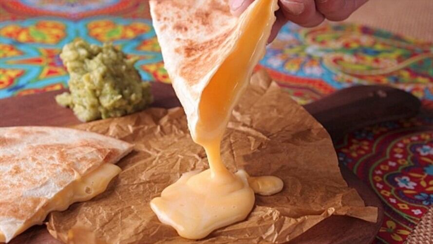 El queso un es excelente acompañante para casi todas las cenas, almuerzos y entradas además de ser ingrediente infaltable para algunos platos.. Foto: Getty Images