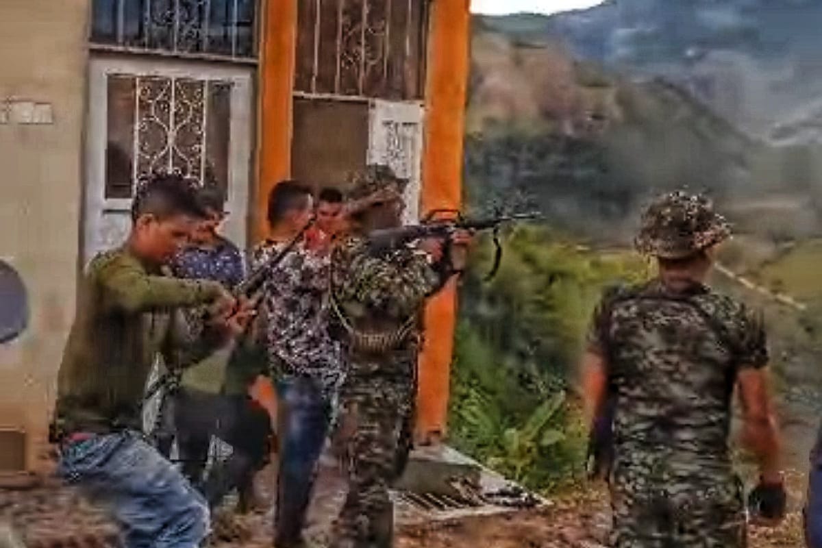 Integrantes de la estructura Carlos Patiño atacaron con armas de largo alcance a helicópteros. Crédito: Red de Apoyo Cauca.