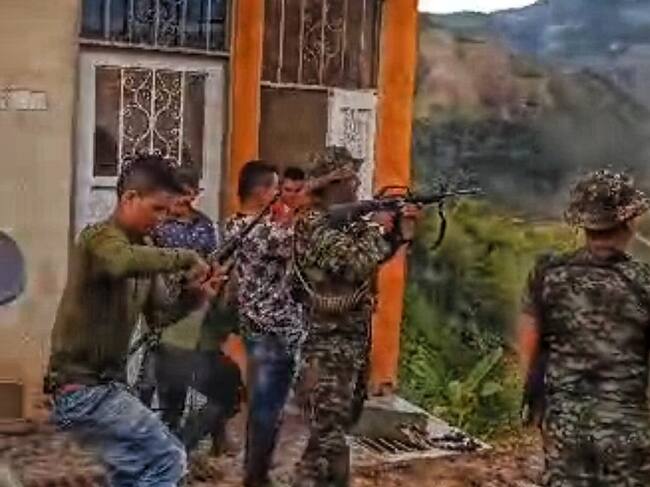 Integrantes de la estructura Carlos Patiño atacaron con armas de largo alcance a helicópteros. Crédito: Red de Apoyo Cauca.