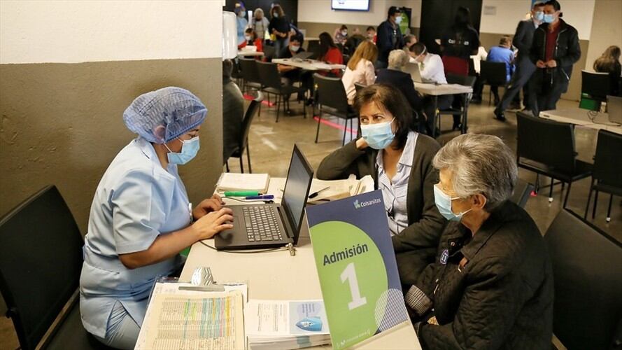Vacunación contra el COVID-19 para mayores de 80 años. Foto: Colprensa