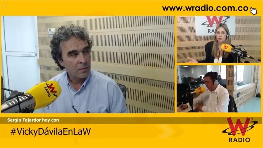 Sergio Fajardo dice que sí subiría el salario mínimo. Foto: W Radio