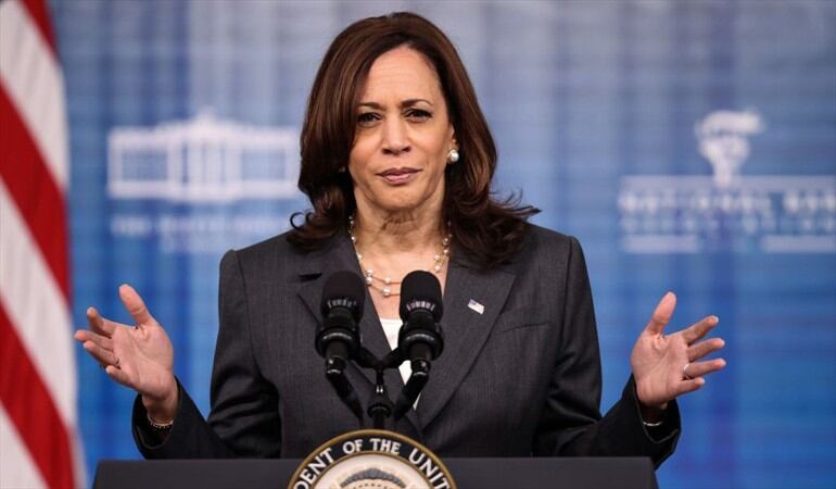 La vicepresidenta de Estados Unidos también reiteró que están trabajando para sacar de Afganistán a sus ciudadanos.. Foto: Anna Moneymaker/Getty Images