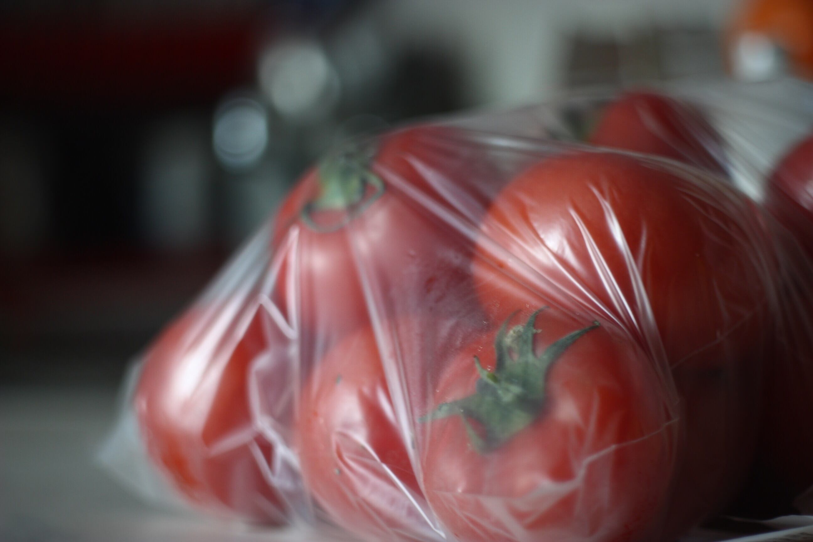 A partir de este 1 de enero, los supermercados franceses no podrán vender frutas y verduras embaladas en plástico si pesan menos de 1,5 kg