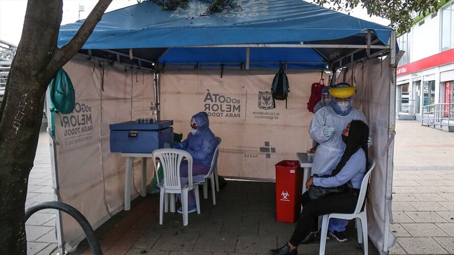 Oliveros Gordillo Ariza dijo que dos de sus familiares ya han fallecido y llevan un mes esperando los resultados.. Foto: Colprensa
